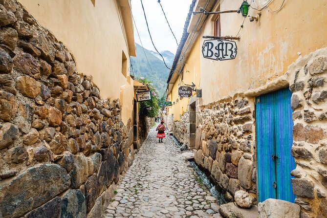 2 Day Sacred Valley and Machu Picchu Guided Tour from Cusco - The transfer to Aguas Calientes and the hotel briefing