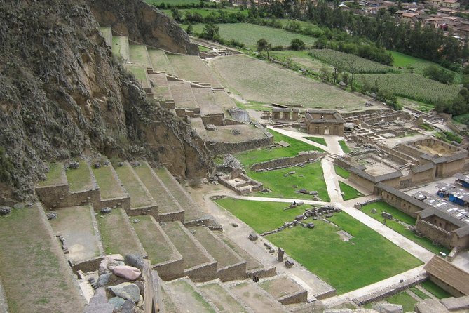 2 Days : Sacred Valley Conection Machu Picchu || Private Tour || - Early bus to Machu Picchu: fast approach, guide waiting, and entry handling