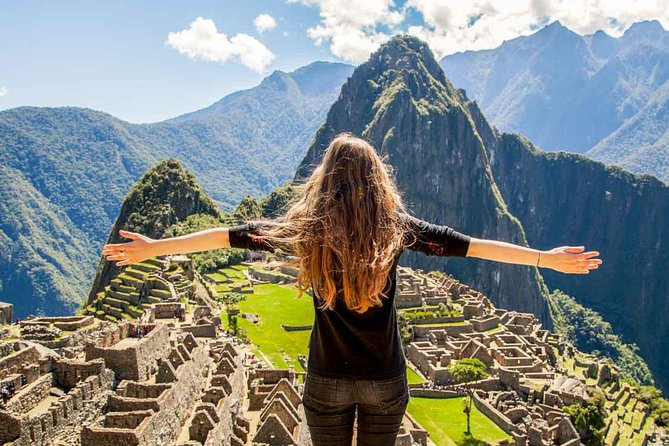 5 Day - Tour to Machu Picchu Traditional - Group service - Sacred Valley Day 2: Pisac market, Urubamba lunch, Ollantaytambo streets