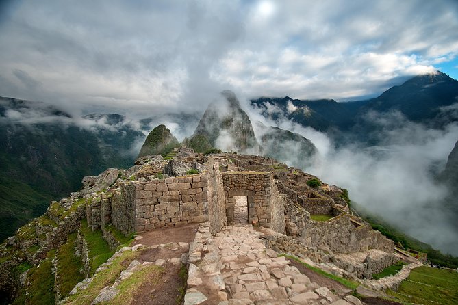 7 Days: Lima, Ica, Cusco & Machupicchu with local flights - Train to Aguas Calientes and guided Machu Picchu sectors