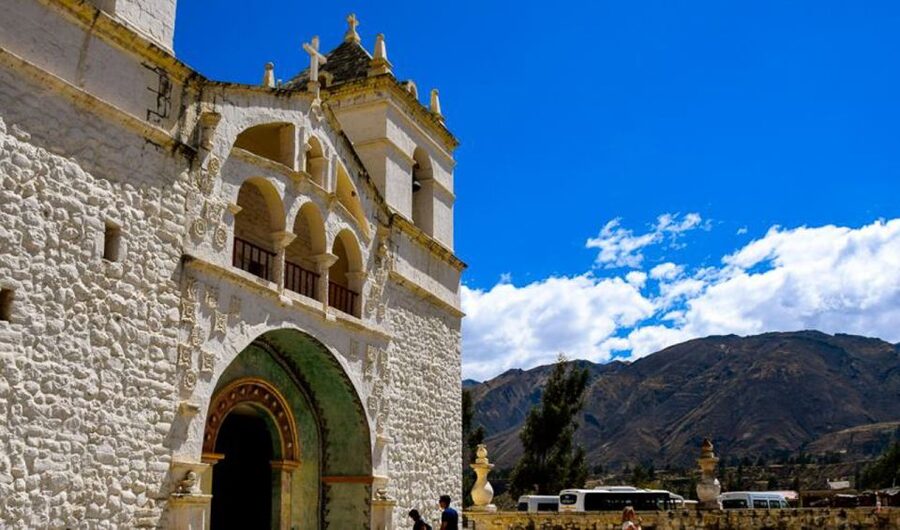 Andes: Colca Canyon Day-Trip - En route stops: Antahuilque, Choquetico Tombs, and Yanque