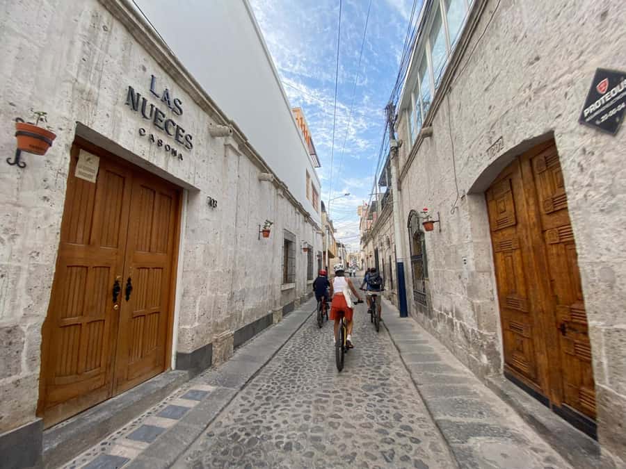 AREQUIPA BIKING CITY TOUR - Plaza de Armas to Chilina Valley: The City Meets the Open Air