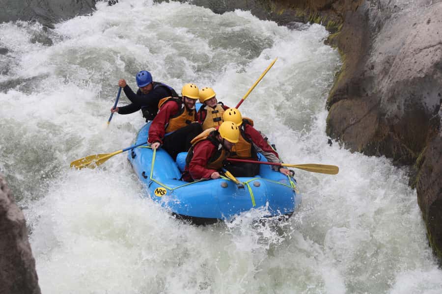 Arequipa: Chili River White Water Rafting with Hotel Pickup - Entering the Chili River Rapids: The 6 km Run You Actually Feel