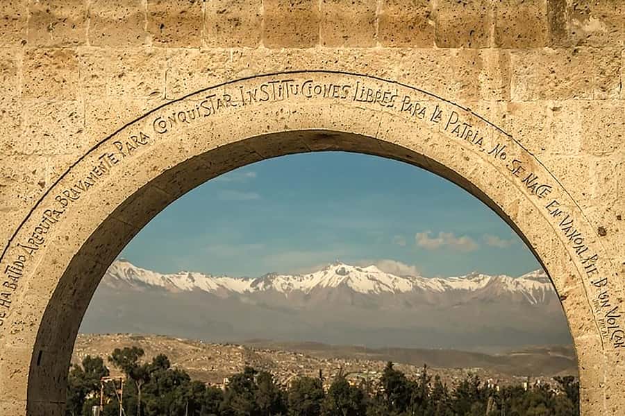 Arequipa: City Tour and Santa Catalina Monastery - First Views at Carmen Alto and Yanahuara, Plus the Volcano Backdrop