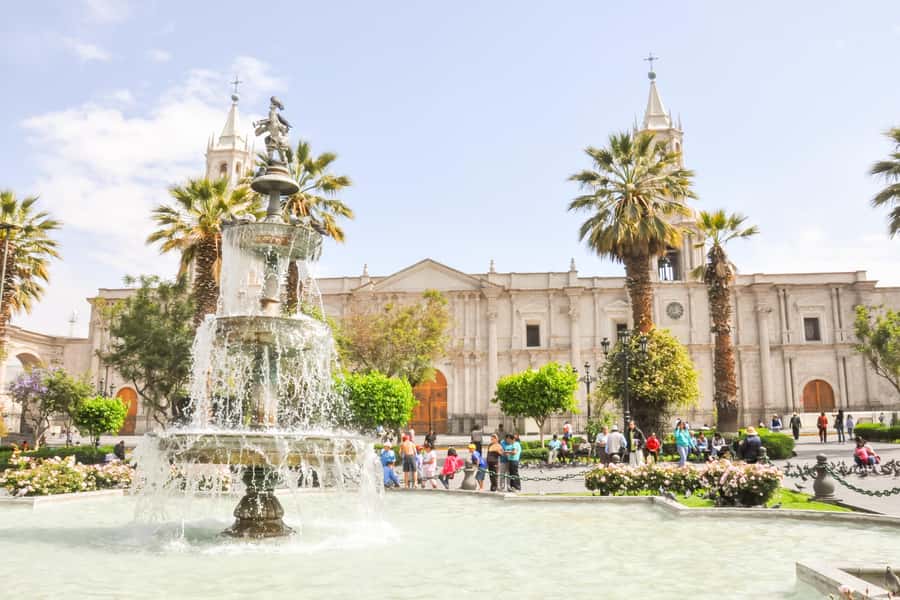 Arequipa: City Tour and Santa Catalina Monastery - Inside Santa Catalina Monastery: A Convent That Functions Like a Small City