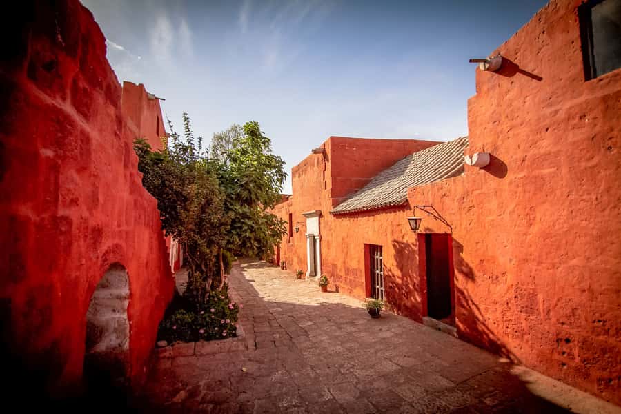 Arequipa: City Tour and Santa Catalina Monastery - Languages, Guide Style, and Why It Affects Your Enjoyment