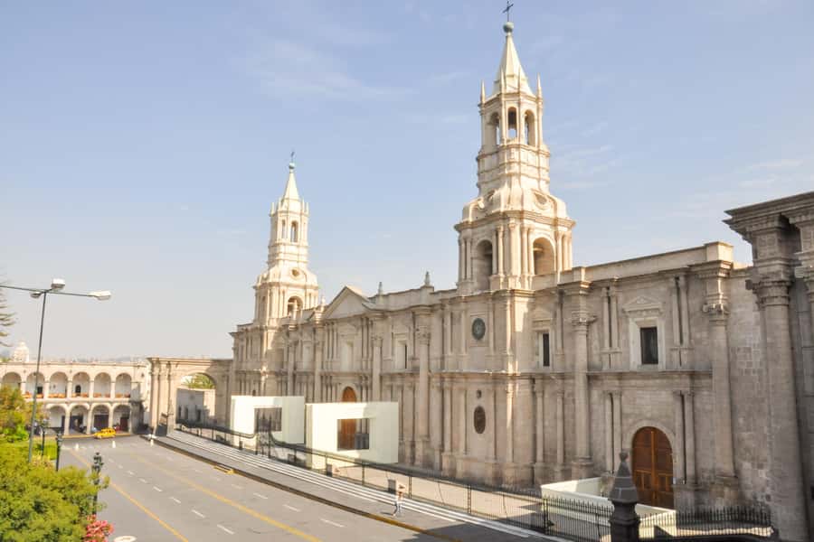 Arequipa: City Tour and Santa Catalina Monastery - Arequipa’s White City in Real Life: Jesuit Basilica and Main Square Time