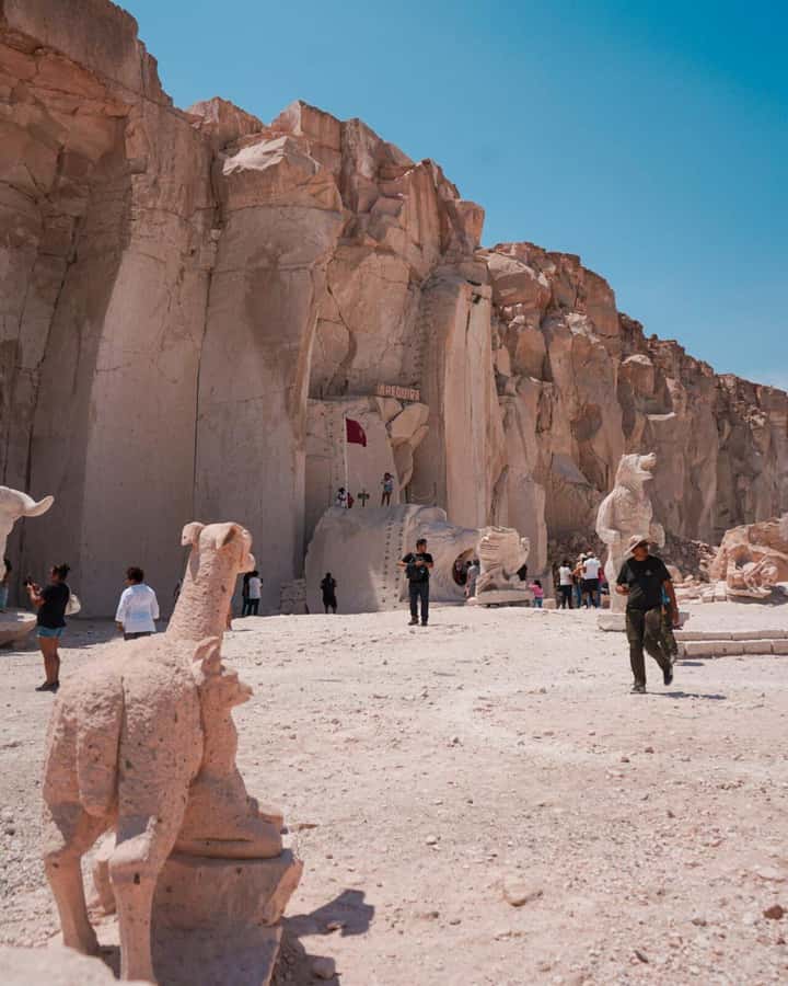 Arequipa: Half Day Sillar Route and Culebrillas Canyon + Yanahuara Viewpoint - The Sillar Route and Añashuayco quarry: where the craft becomes clear