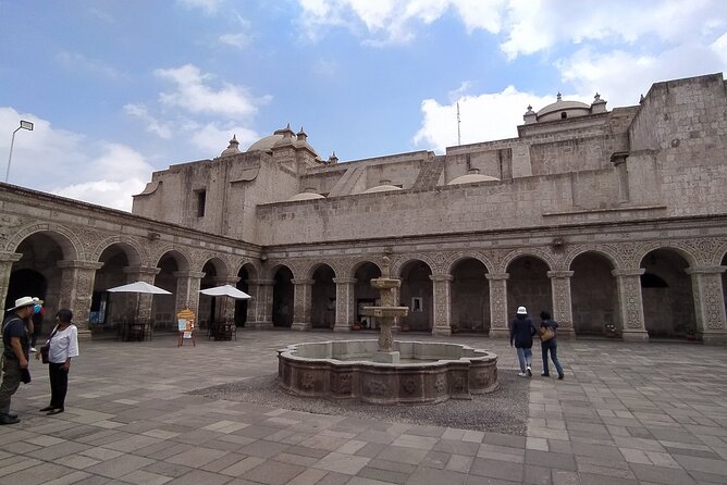 Arequipa Tasting Tour - Fundo el Fierro finish: pisco tasting with local dessert and fruit