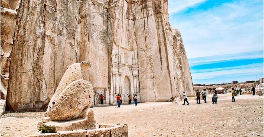 Arequipa | Tour of the Sillar Route + Culebrillas Canyon - Petroglyphs in the canyon: ancient rock art with an open ending