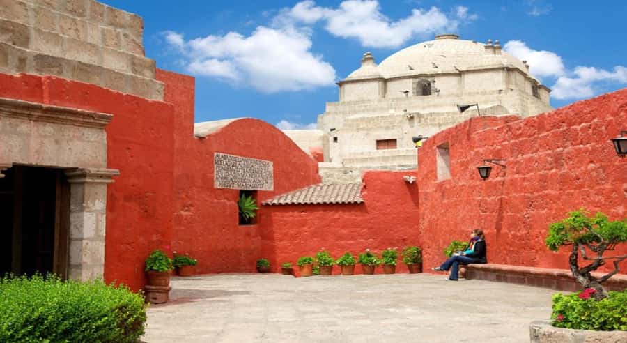 Arequipa: Walking Tour and Santa Catalina Monastery - San Lazaro and Barrio del Solar: the fast route to Arequipa’s real textures