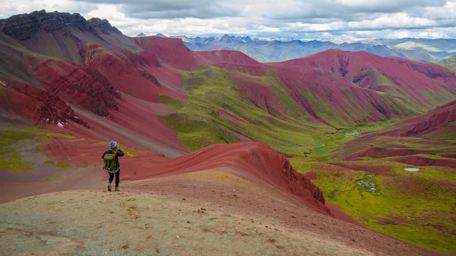 Arrive before the crowd to the Mountain in private service - The hike to Rainbow Mountain at a moderate pace