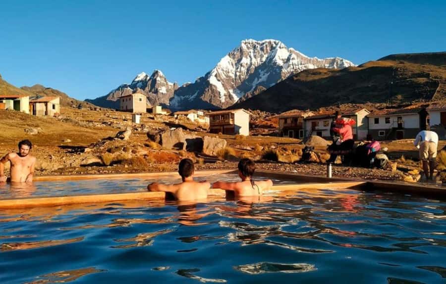 Ausangate 7 Lagoons Tour 1 day + Buffet Breakfast and Lunch - What to bring for a cold start and a high-altitude finish