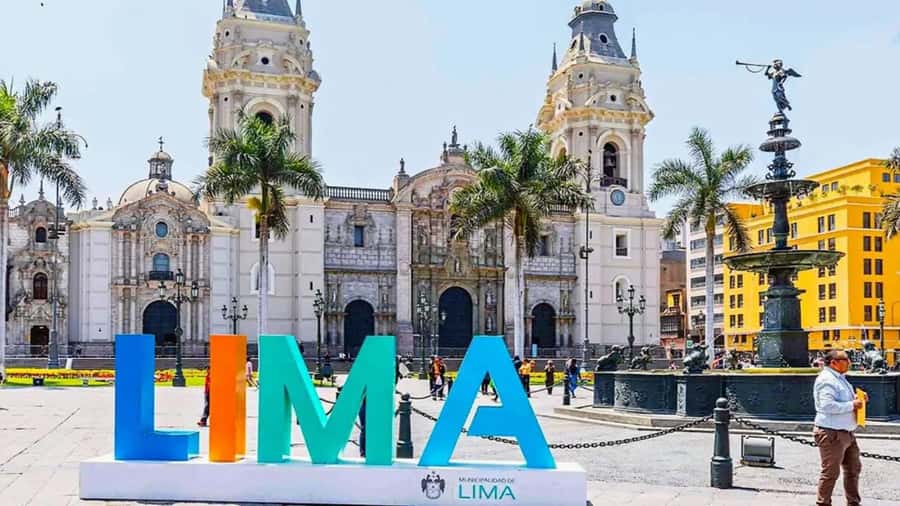 City Tour Colonial and Modern Lima for 5 Hours - Huaca Pucllana and Parque del Amor, the brick pyramid plus the view