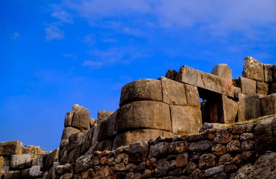 City Tour Cusco Qoricancha Sacsayhuaman y Tambomachay - Qenqo’s ritual spaces, altars, and underground passages