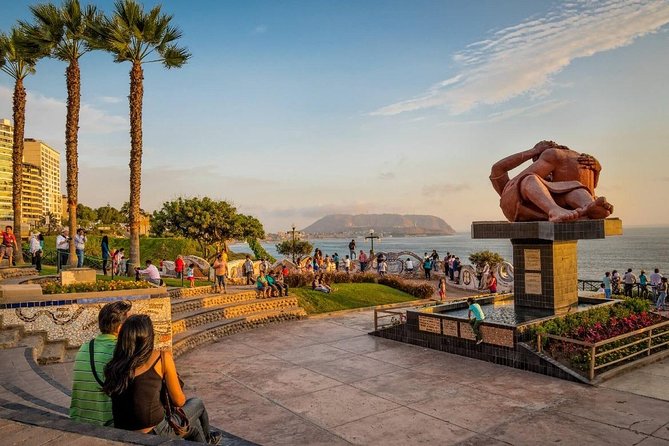 City Tour Lima City of Kings - Stop 5: El Parque del Amor and Victor Delfin’s ocean view