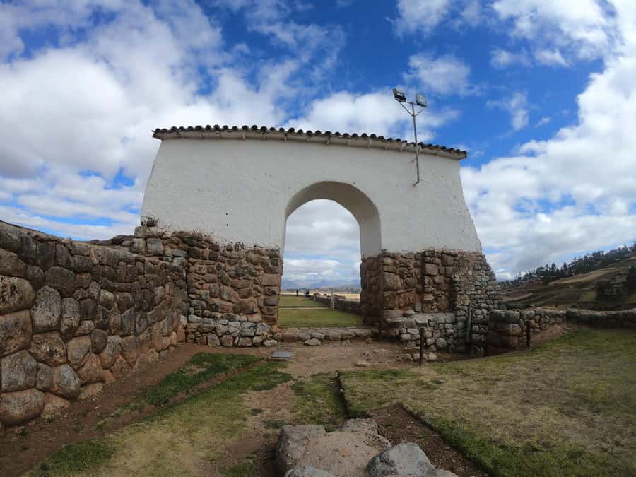 Classic Sacred Valley full day - Pisac Archaeological Site and the artisan mineral market in town