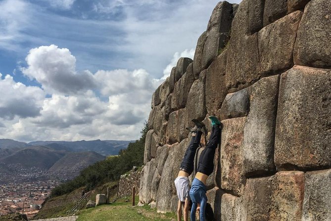 Cusco 4-Hour Private Tour Including Sacsayhuaman and Qenqo - Q’enqo: Zig-Zag Rock, Ritual Guesswork, and the Liquid Canal