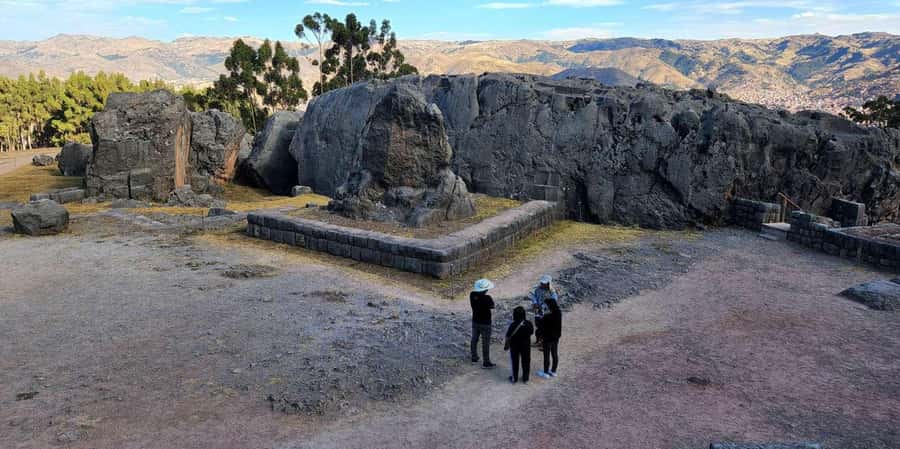 Cusco: City Tour | Half-Day Tour to 4 Archaeological Sites - Starting at the main square: Cusco’s Inca-colonial mix in real life