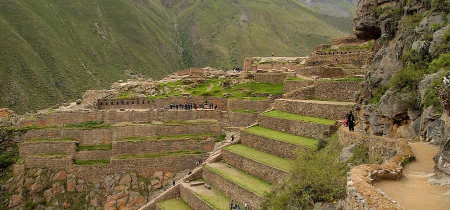 Cusco: Full-Day Sacred Valley and Maras Tour - Chinchero textiles and the archaeological zone start you off right
