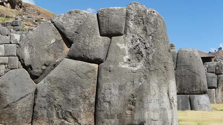 Cusco: Half-Day City Tour with Sacsayhuaman and Q'enco - A guide and an audio layer in English and Spanish