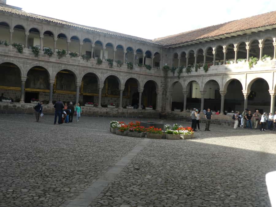 Cusco: Half-Day Historic City Tour - Qenqo and Puca Pucara: sacred ceremonies and practical use