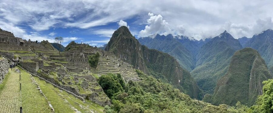 Cusco: Machu Picchu Day Trip with Train + Entrance ticket - Languages and group size: who this fits best