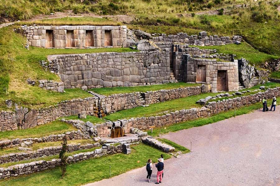 Cusco: Pisac, Sacsayhuaman, Q'enqo, and Tambomachay Tour - Sacsayhuamán and Qenqo: Stone Engineering Meets Ritual Purpose