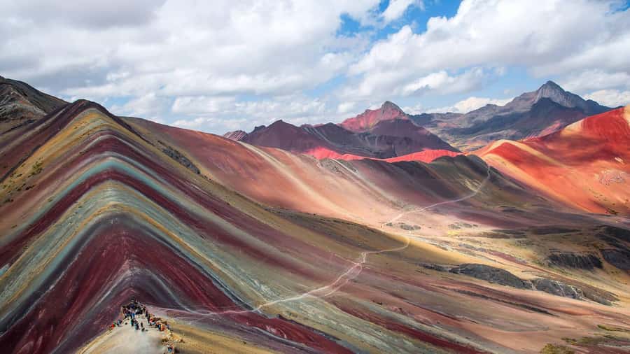 Cusco: Rainbow Mountain Horseback Riding Tour + lunch - Mounting the horse: the 1.5-hour ascent and camelid watching