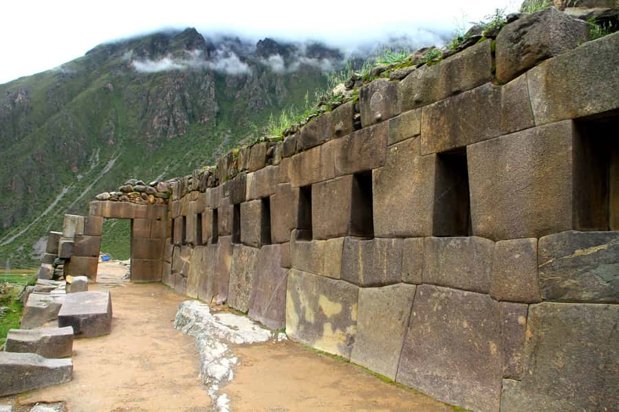 Cusco: Sacred Valley of the Incas Tour - Chinchero district: weaving demonstrations and Inca plus colonial layers