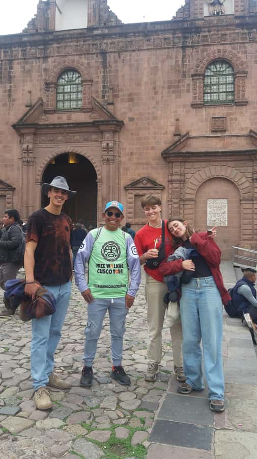 Cusco: Walking Tour with a Local Guide - Plaza de Armas: colonial buildings and Inca legends in one glance