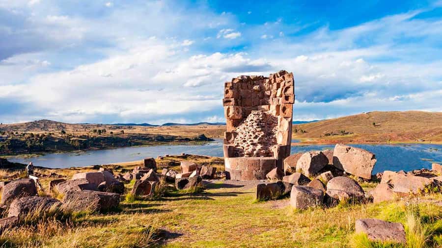 Discover the Celestial Wonder of Sillustani: Towers of Time - Touring the archaeological zone: stone towers, lake views, and Waruwaru fields
