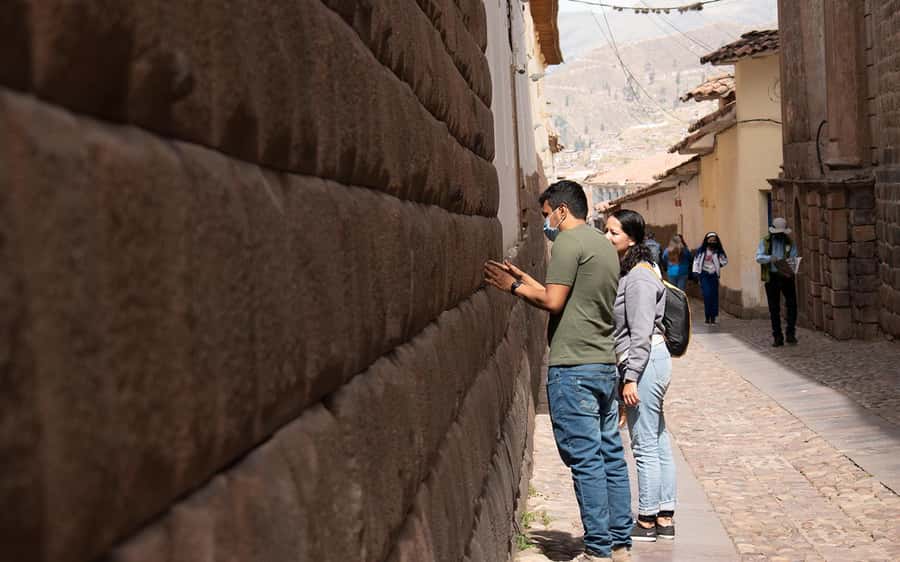 ECONOMIC PRIVATE TOUR IN THE CITY OF CUSCO - HALF DAY - Qenqo, Puka Pukara, and Tambomachay: sacred sites in a practical sequence