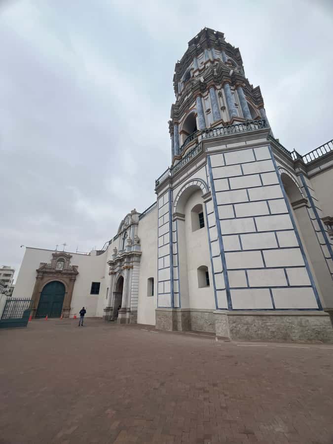 Enjoy Lima Walking Historic Center, Plaza San Martin and Plaza de Armas - Key things you’ll notice on this walking tour