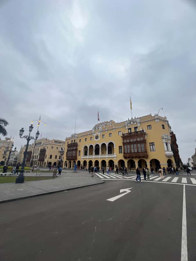 Enjoy Lima Walking Historic Center, Plaza San Martin and Plaza de Armas - Walking Lima starts at Gran Hotel Bolívar