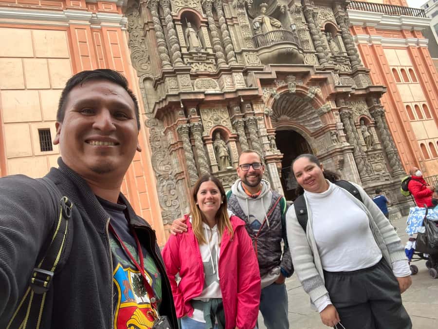Enjoy Lima Walking Historic Center, Plaza San Martin and Plaza de Armas - Jirón de la Unión and La Merced Church: architecture with stories