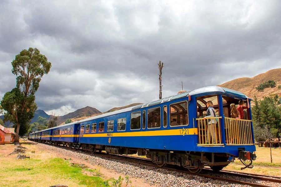 Excursion Cusco - Puno - Titicaca Observatory Train - Onboard comfort: observatory balcony, restaurant car, and room to roam