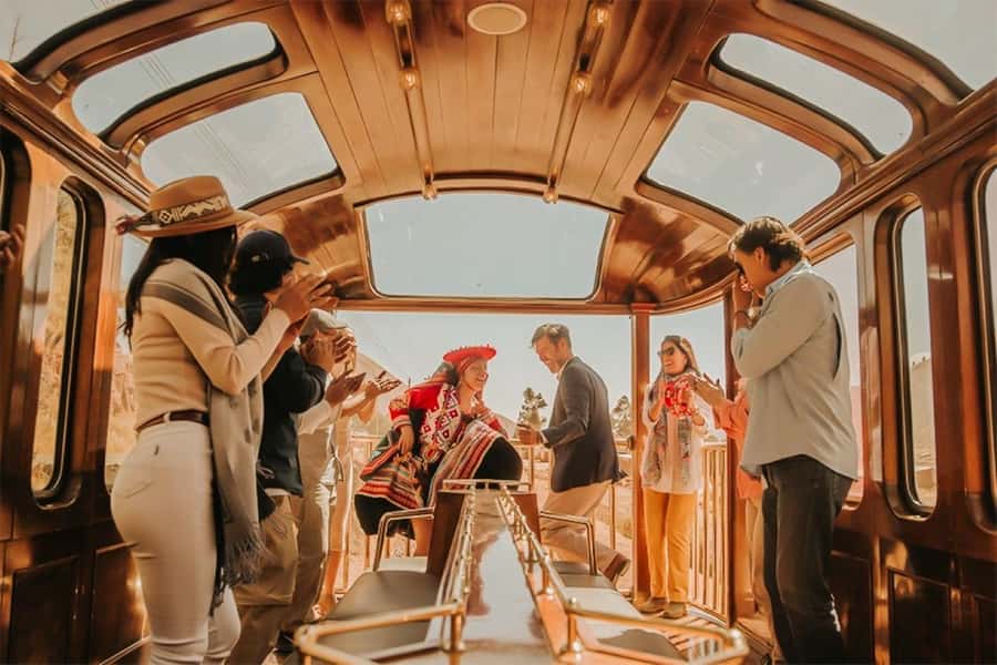 Excursion Cusco - Puno - Titicaca Observatory Train - Abra La Raya at 4,300 meters: the stop that turns the route into a story