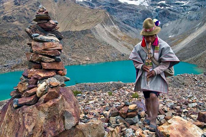 Excursion to Humantay Lake from Cusco - At the lake: the Apus offering moment and quick photo timing
