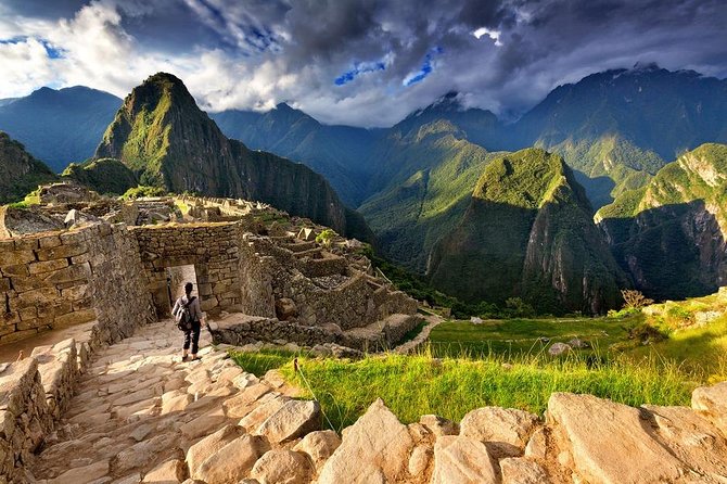 Excursion to MachuPicchu from Cusco with lunch | Private Service| - Private hotel pickup in Cusco and the rush-hour bus to Ollantaytambo