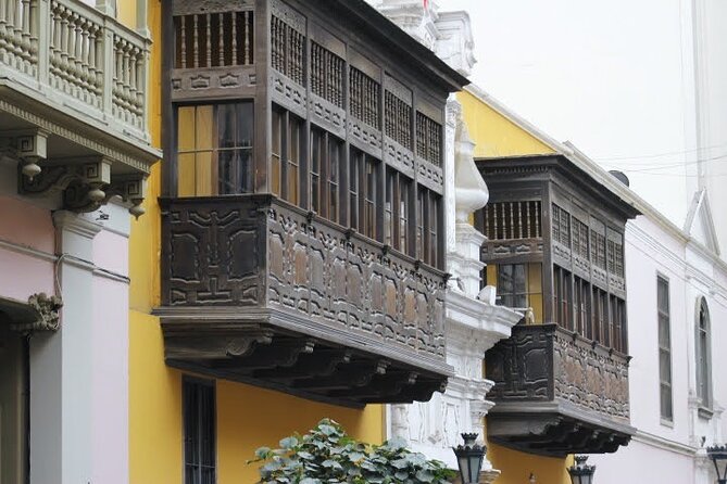 Experience Lima: Taste 12 Snacks and Visit Top Monuments - San Francisco Basilica, convent, and catacombs, the tour’s biggest payoff