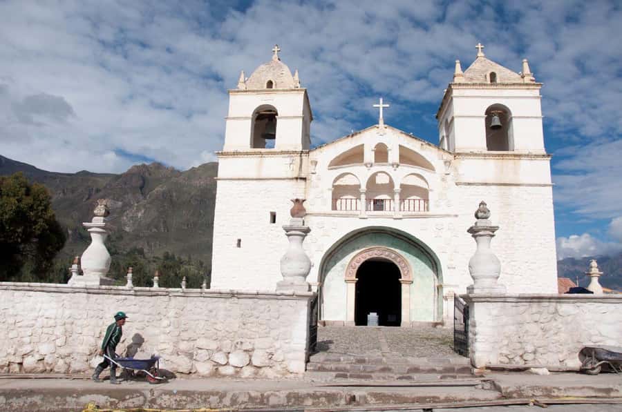 From Arequipa: Colca Canyon and Condor Watching Day Trip - The return trip: volcano viewpoint at 4,910 meters