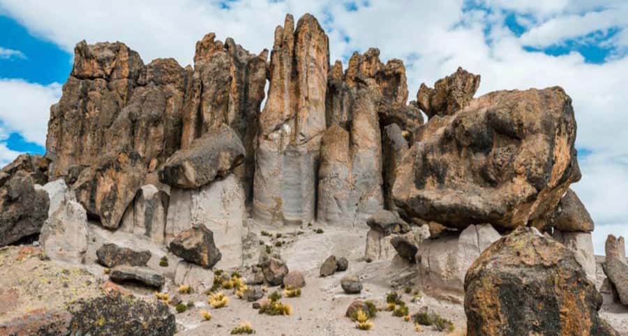 From Arequipa: Road to Pillones Waterfall - English and Spanish guide help: practical context for what you see