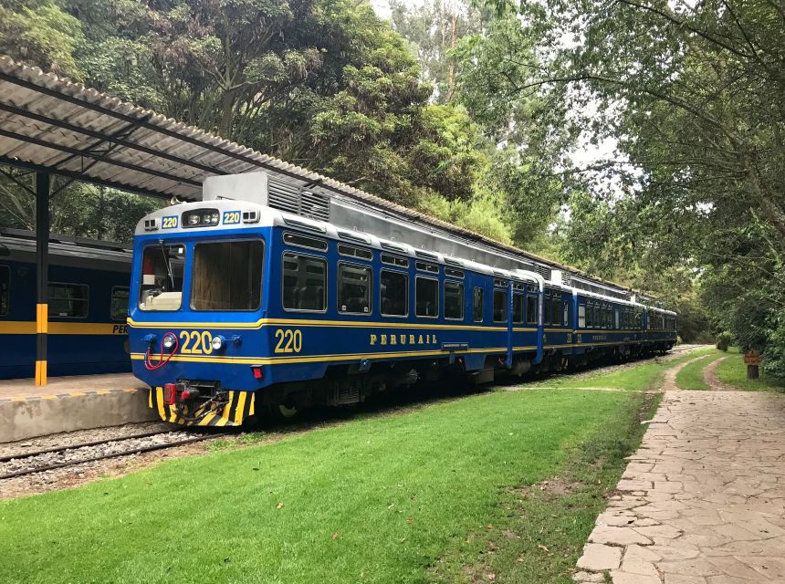 From Cusco: Machu Picchu Private Day Trip on Panoramic Train - The return train: Andean music and a slower wrap-up