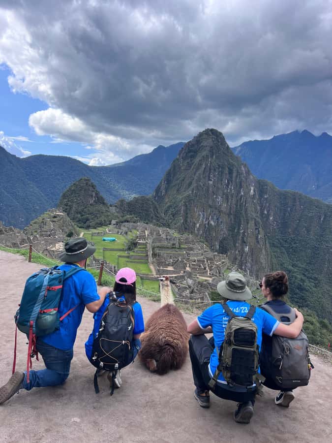 From Cusco: One-Day Round Trip to Machu Picchu by Train - Guide and group size: why small groups make Machu Picchu less stressful