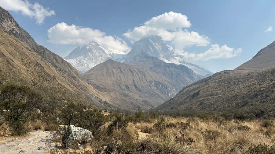 From Huaraz: Hike to the Lagoon 69 - Lake 69: the guided moment, then the hour you control
