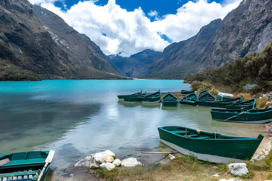 From Huaraz: Tour to Llanganuco Lakes (Chinancocha Lake) - Heading toward the Llanganuco Lakes, the altitude shows up fast