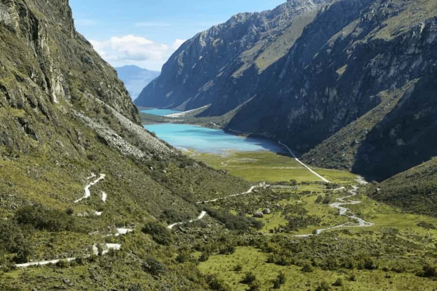From Huaraz: Tour to Llanganuco Lakes (Chinancocha Lake) - Yungay Cemetery and Cristo Blanco, where the views carry weight