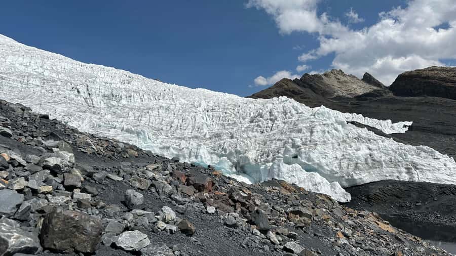 From Huaraz: Tour to the Pastoruri Glacier and Puya Raimondi - Puma Pampa: the carbonated water stop that feels like science class