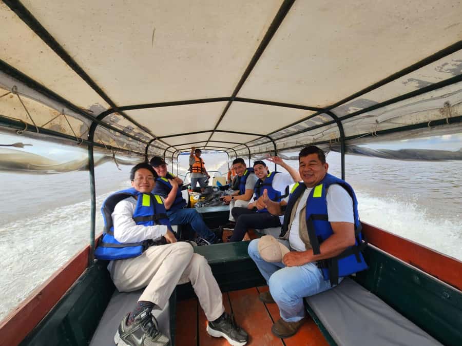 From Iquitos: Full day tour in the Peruvian jungle - Wildlife rescue center: toucans, macaws, monkeys, sloths